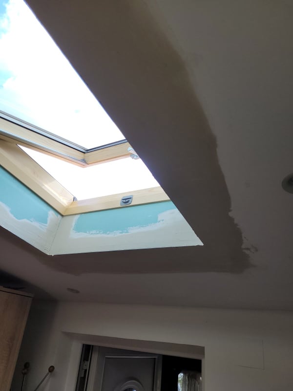 Gletovanje zida oko krovnog prozora