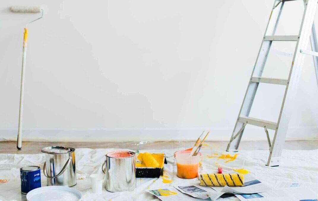 Merdevine,molerski valjak i oprema za krečenje